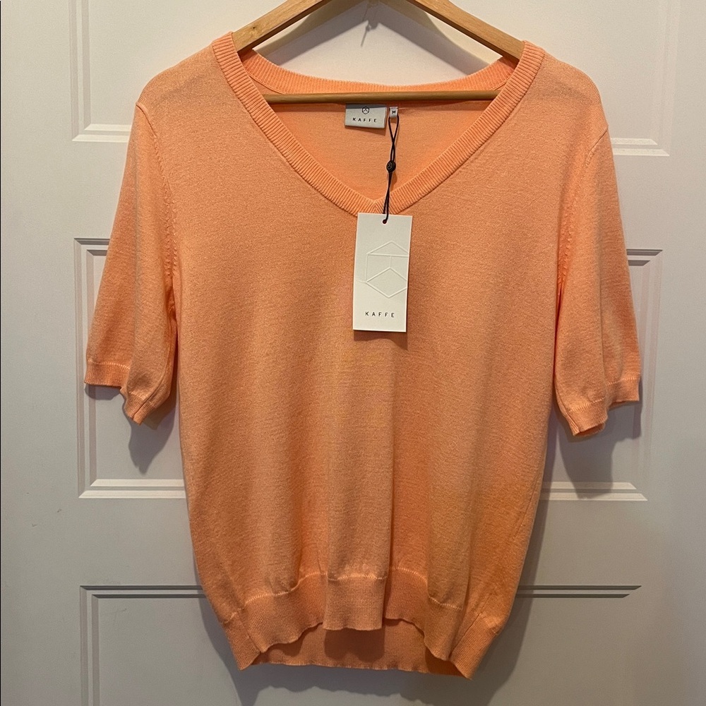 BNWT KAFFE Women's Top V-Neck Peach color - Picture 3 of 5